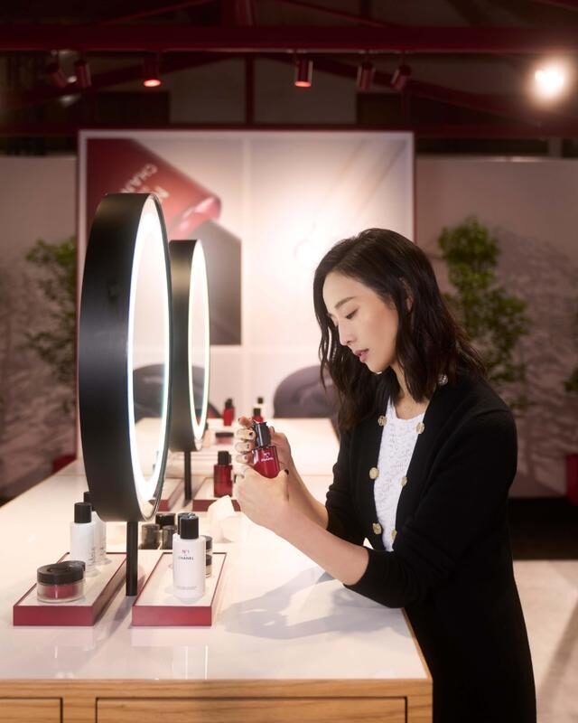 张钧甯穿“黑白配”基础款穿搭，简单又高级