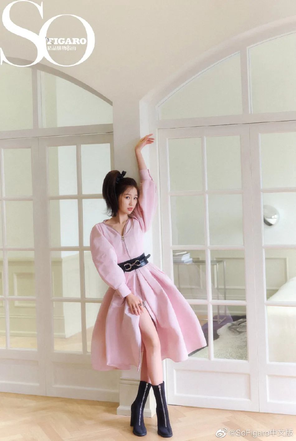 虞书欣粉红芭比造型超靓丽!肌肤白皙如雪美得不可方物