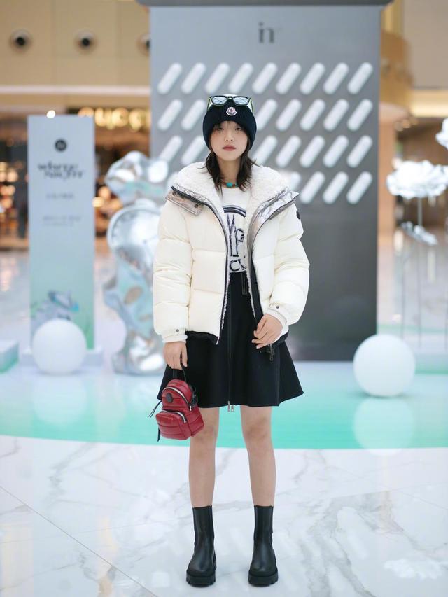 甜美少女感选百褶裙;想要性感辣妹风选包臀裙就对了