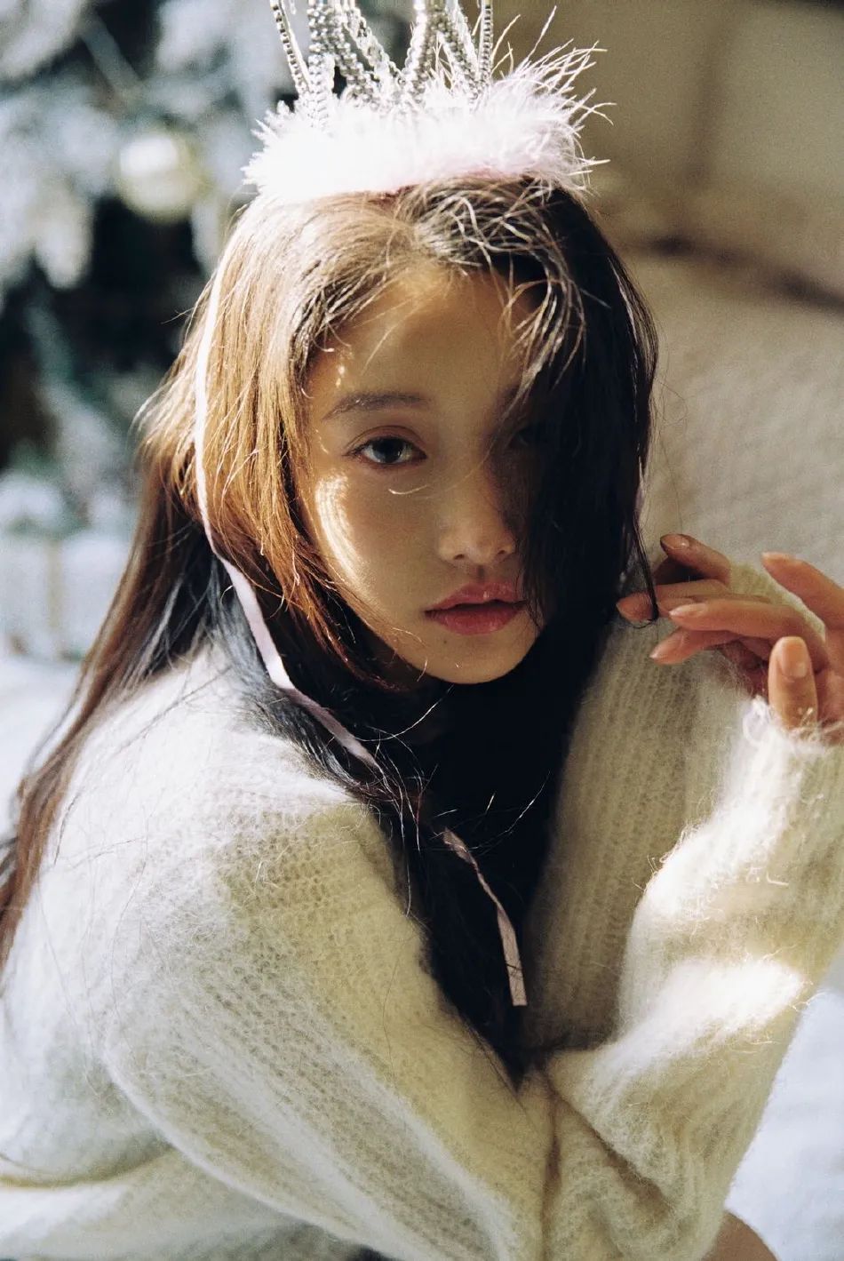 姜贞羽阁楼公主美图超惊艳！笑容甜美美得让人心动