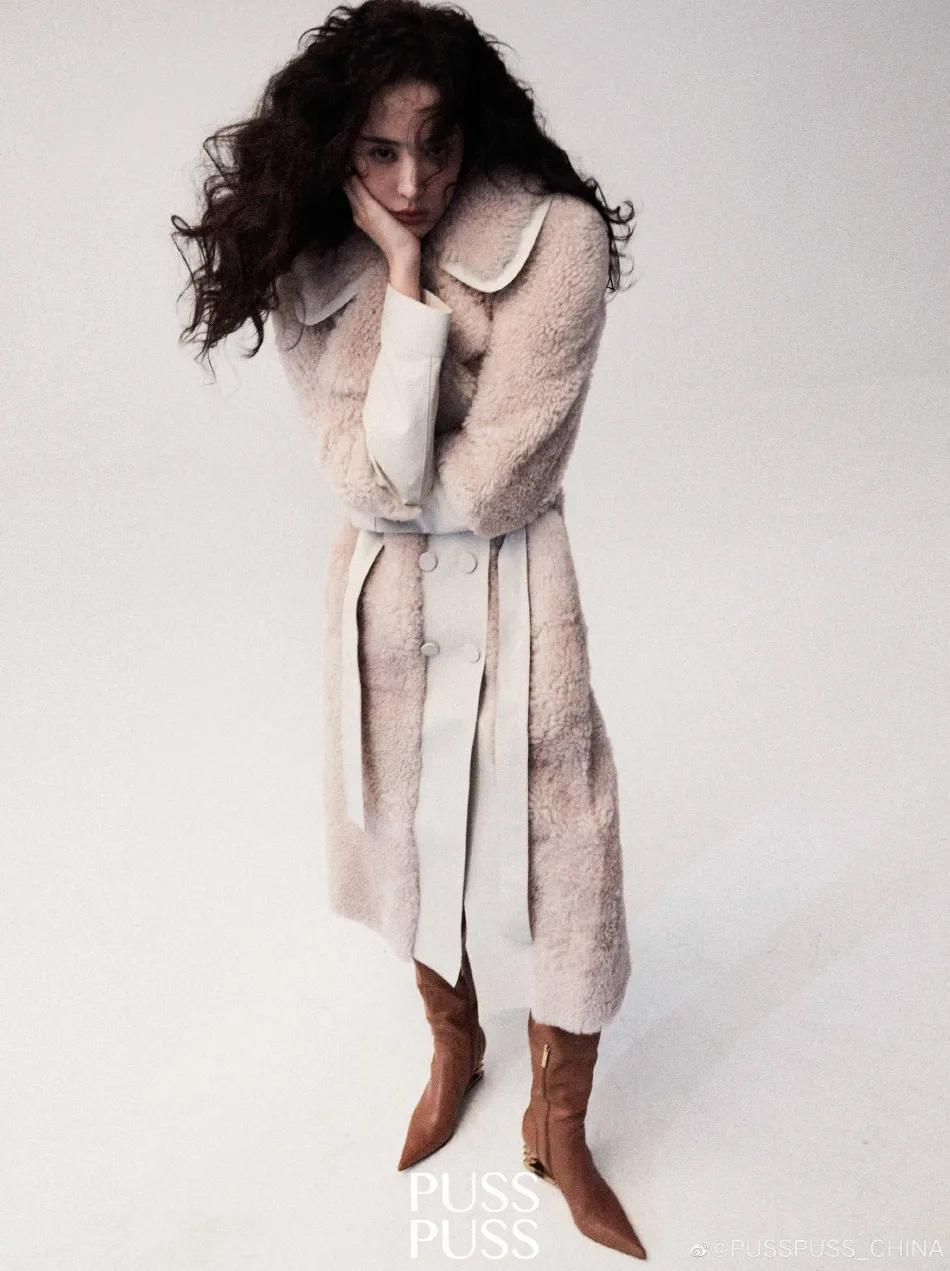 古力娜扎电影胶片写真超妩媚！羊毛卷直短发惊艳耀眼