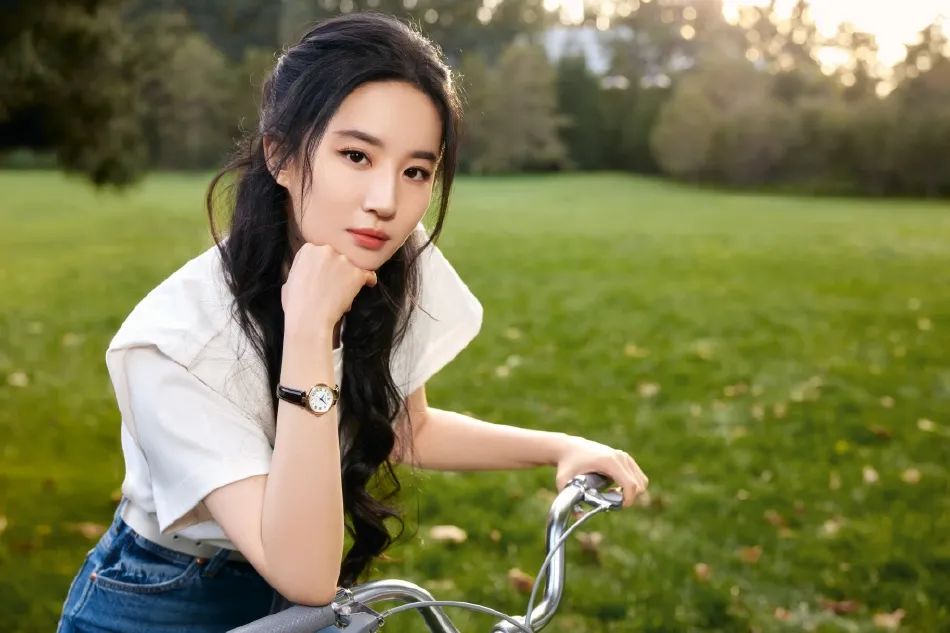 刘亦菲新年写真超清纯！尽显清新之美