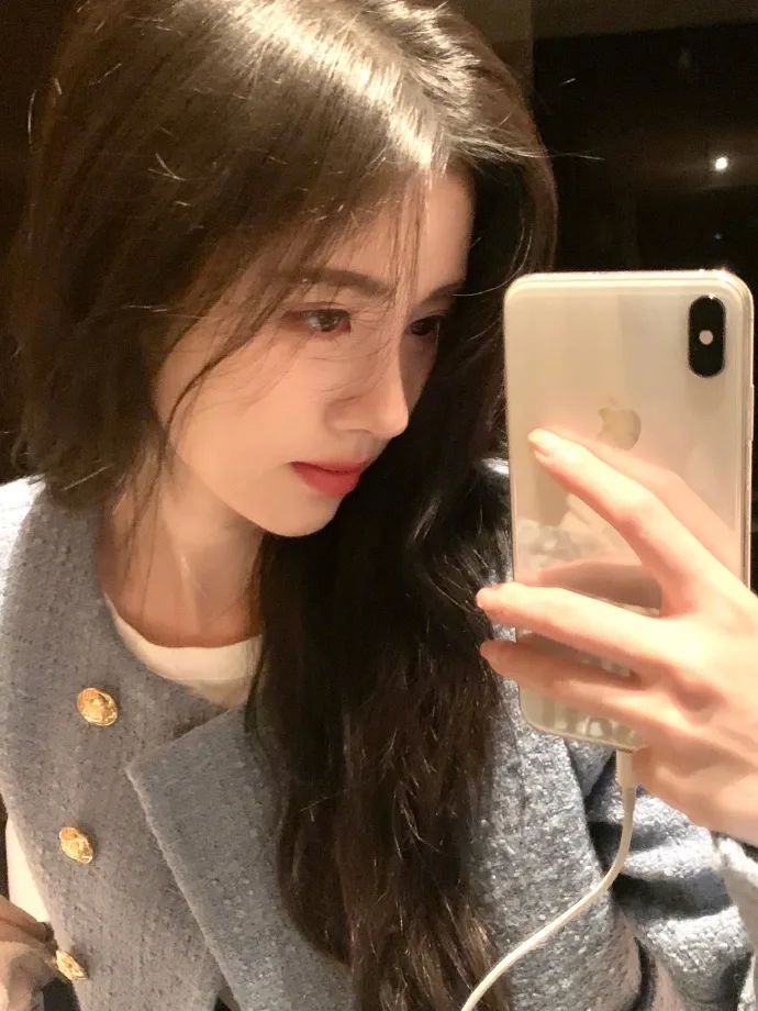 鞠婧祎晒自拍美图惊鸿一瞥超漂亮！五官精致太有魅力