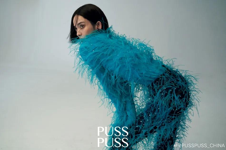 古力娜扎电影胶片写真超妩媚！羊毛卷直短发惊艳耀眼