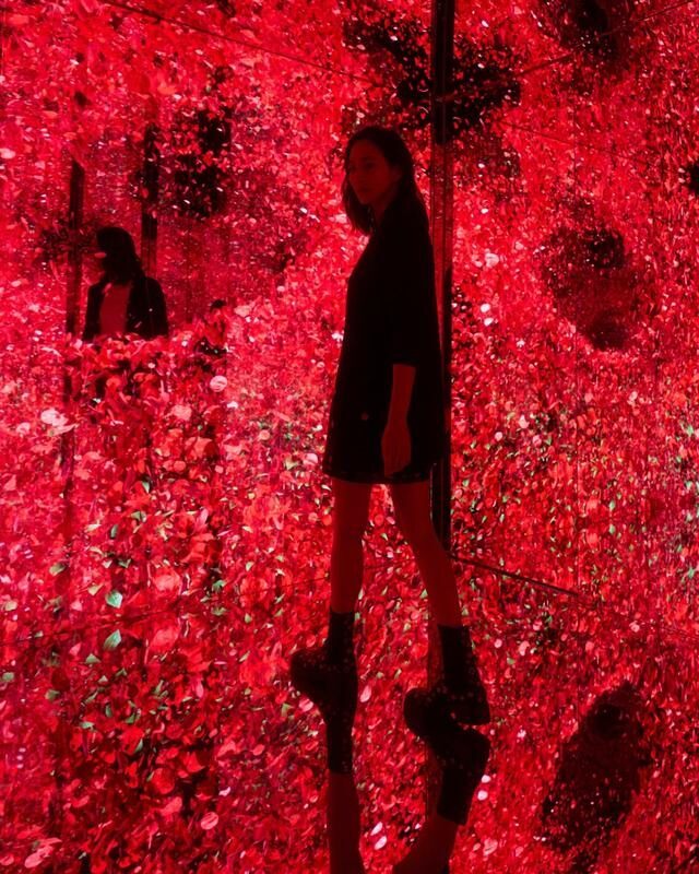 张钧甯穿“黑白配”基础款穿搭，简单又高级