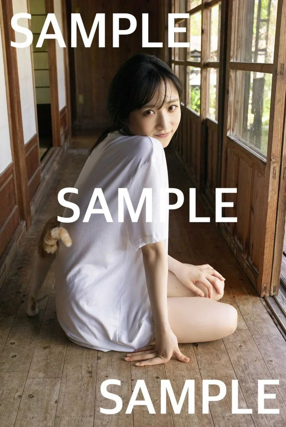 日本女星小栗有以写真集曝光!穿红色衣服靓丽多姿