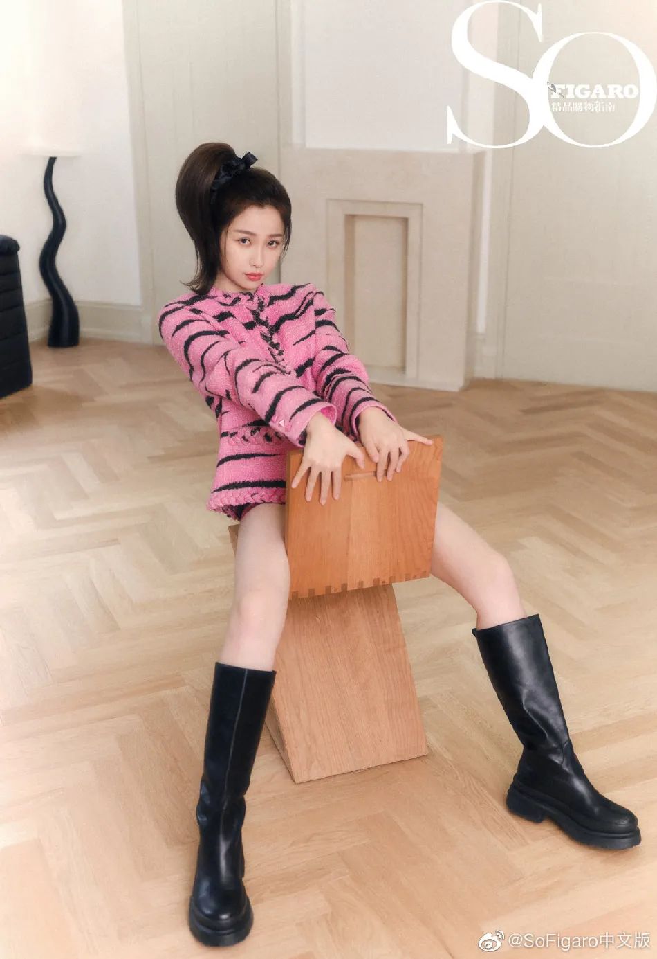 虞书欣粉红芭比造型超靓丽!肌肤白皙如雪美得不可方物