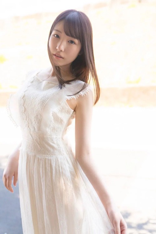 【香水纯个人资料|作品番号写真】2021年最新下海的20岁女优