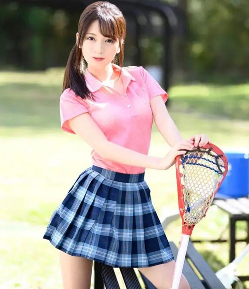 【野野浦暖个人资料|番号作品写真】喜欢看电影的清秀女孩