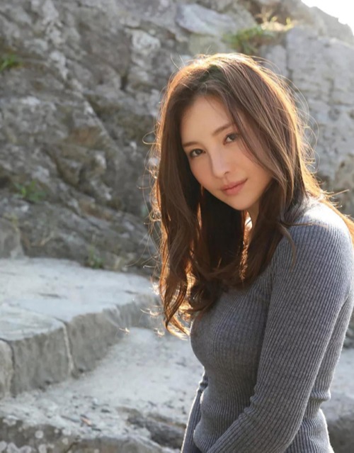 【小野夕子个人资料|番号作品】H罩杯气质型OL美女