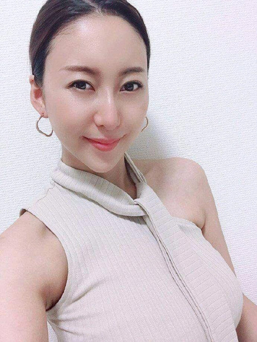 【松下纱荣子个人资料|作品番号全集】空姐变身最美女优