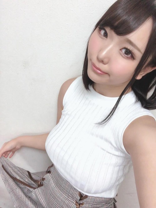 【稻场流花个人资料|番号作品全集】一年拍片百部最强神乳少女