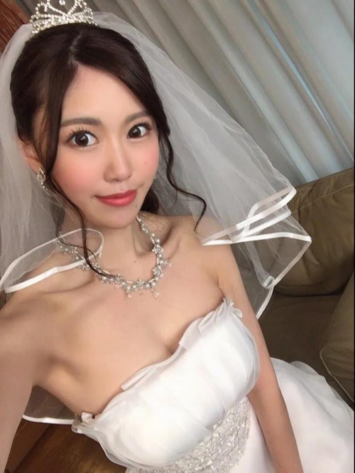 【花宮亚梦个人资料|番号作品全集】171cm模特级身高大眼女神