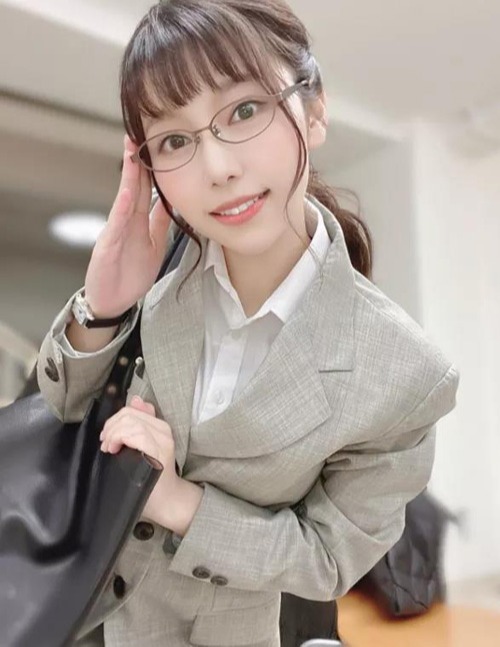 【沙月芽衣个人资料|番号作品写真】19岁下海的童颜女优