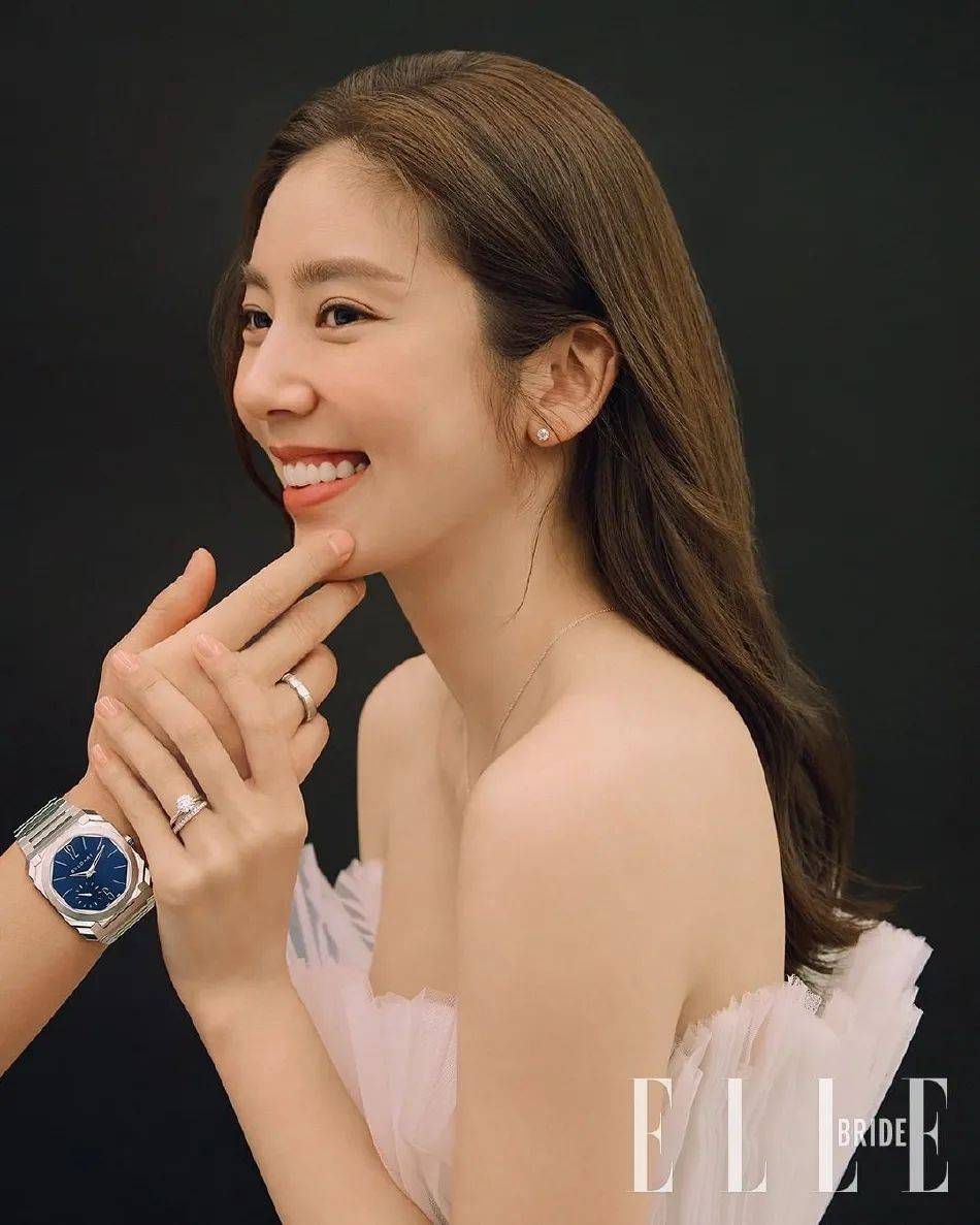 孙淡妃婚纱照写真超靓！性感撩人美丽依旧 时尚 第2张