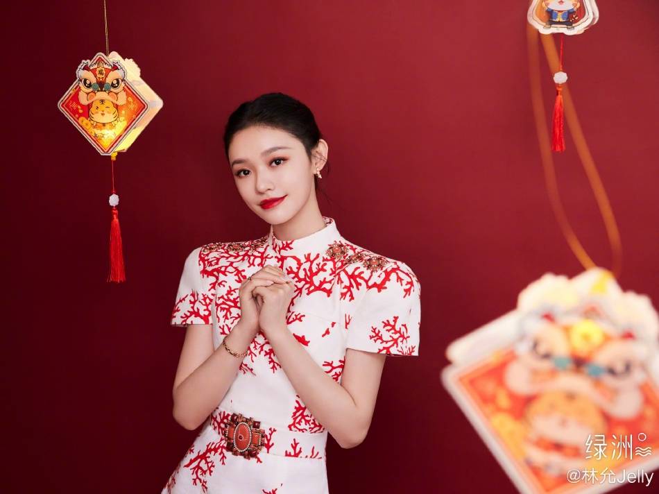 林允元宵晚会美图靓丽多姿!中国风元素俏皮可爱