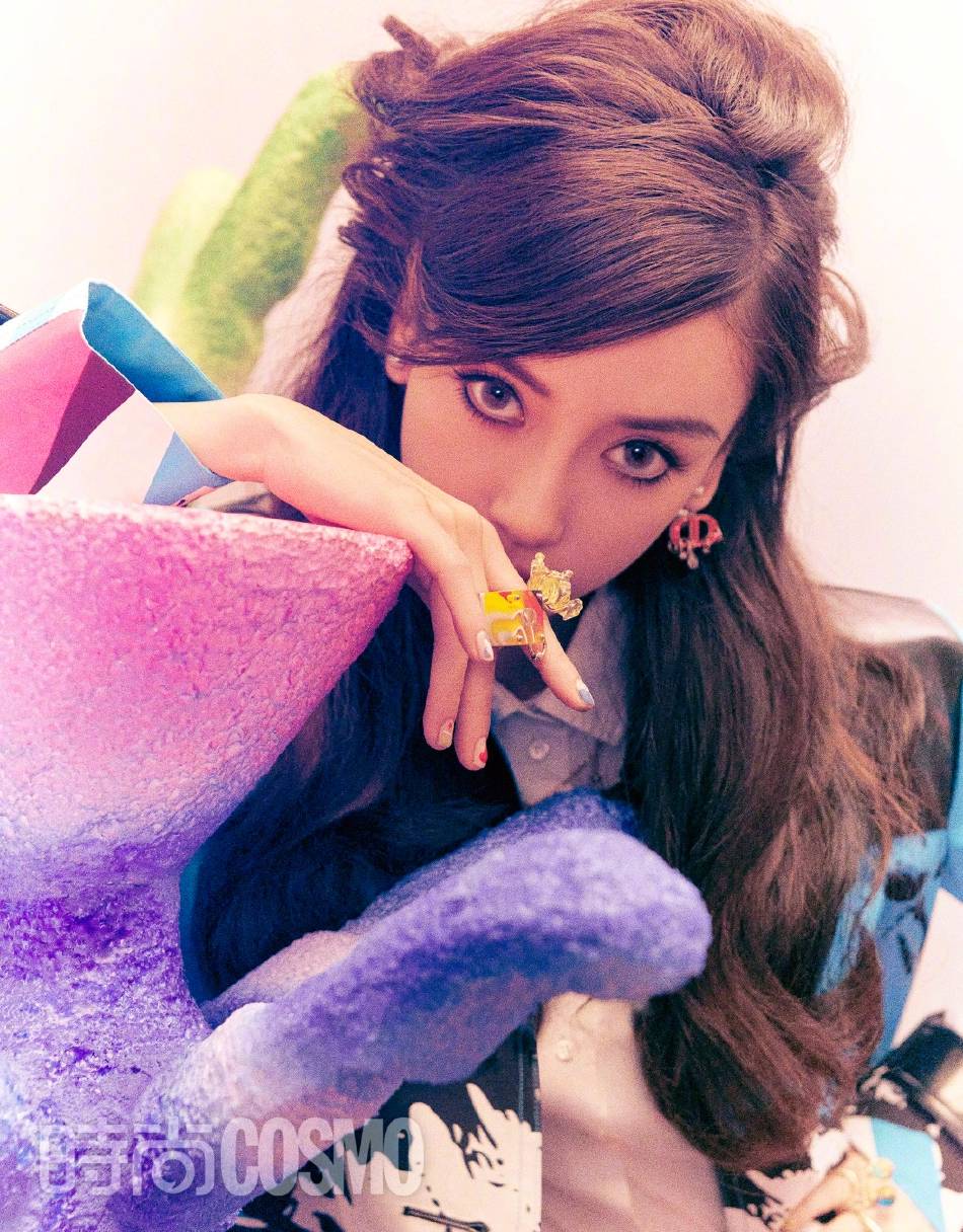 杨颖穿黄色套装搭烟熏妆超美艳!甜美和梦幻感并存