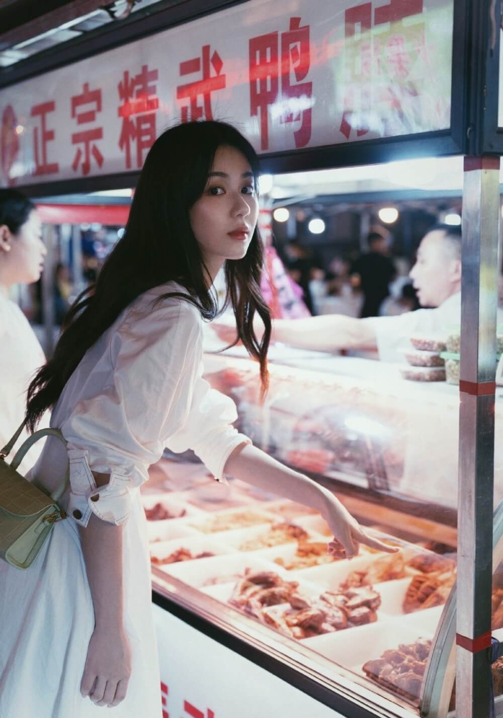 长发气质女神街拍图片