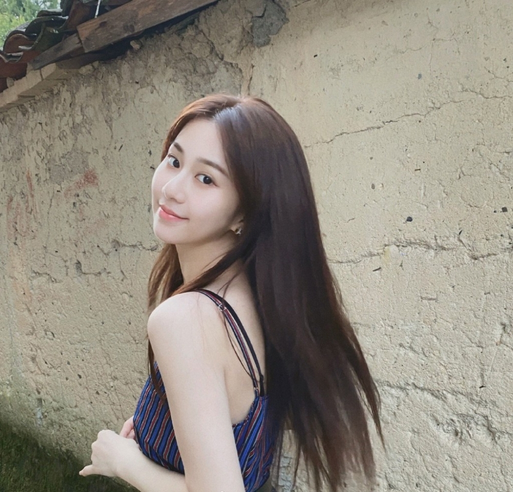 长发气质女神街拍图片