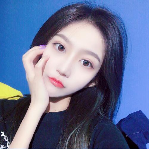 躲在办公桌底下吃零食 我撞见了总裁的大秘密