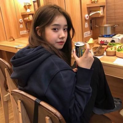 从吃饭坐的位置可以看出两个人是什么关系