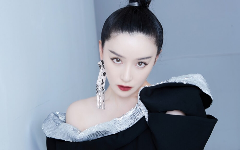 阚清子眼神坚毅霸气飒美时尚写真