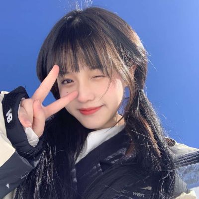 学长说错一个题就罚我 吓得我马上脸色变白了