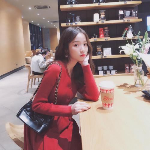 打游戏输给了小妖精 我们换个地方再来一局