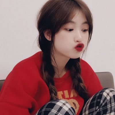 椅子上放着笔不小心坐了上去 腿打开一点不然痛的是你