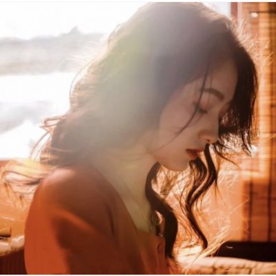 椅子上放着笔不小心坐了上去 腿打开一点不然痛的是你