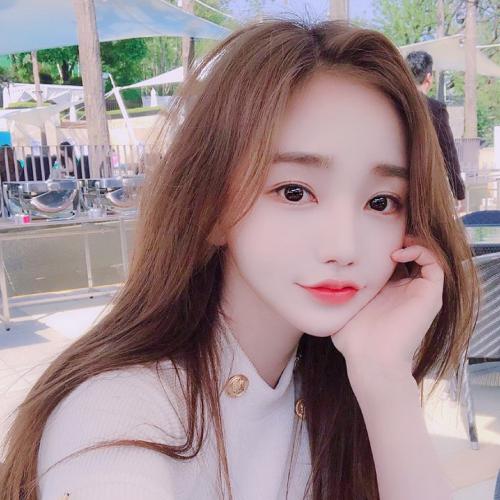 在学校和两个学长有感情纠葛 她这是在报复自己