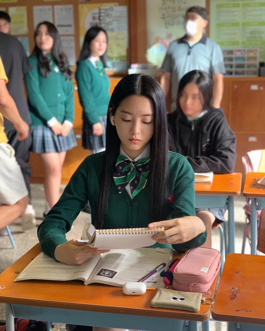 穿出和她们一样可爱型的气质：《殭尸校园》赵怡贤朴持厚穿搭指南 时尚 第1张