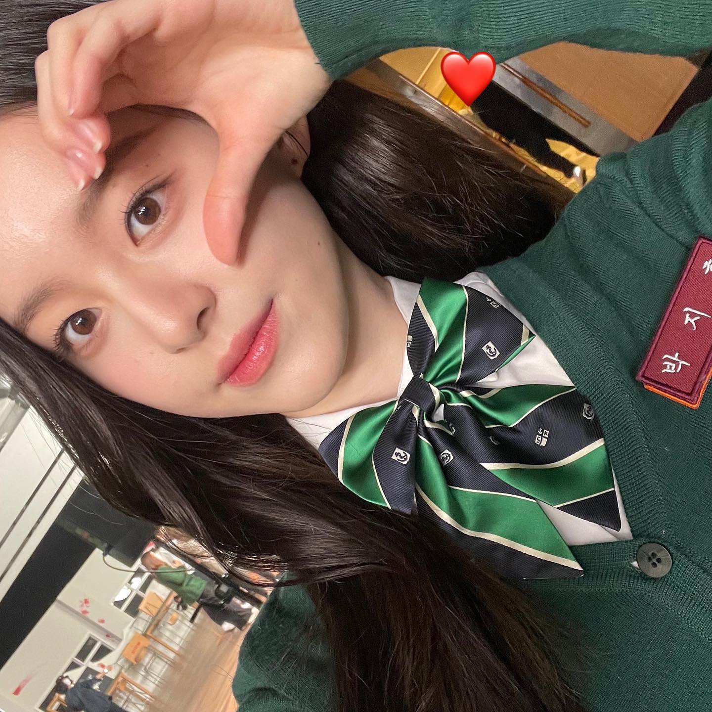穿出和她们一样可爱型的气质：《殭尸校园》赵怡贤朴持厚穿搭指南 时尚 第3张