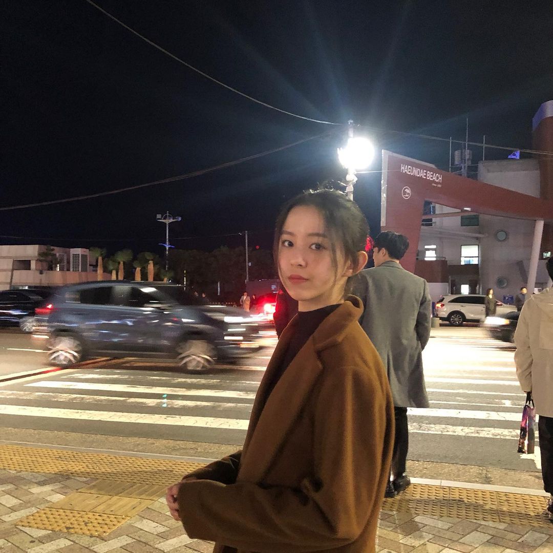 穿出和她们一样可爱型的气质：《殭尸校园》赵怡贤朴持厚穿搭指南 时尚 第19张