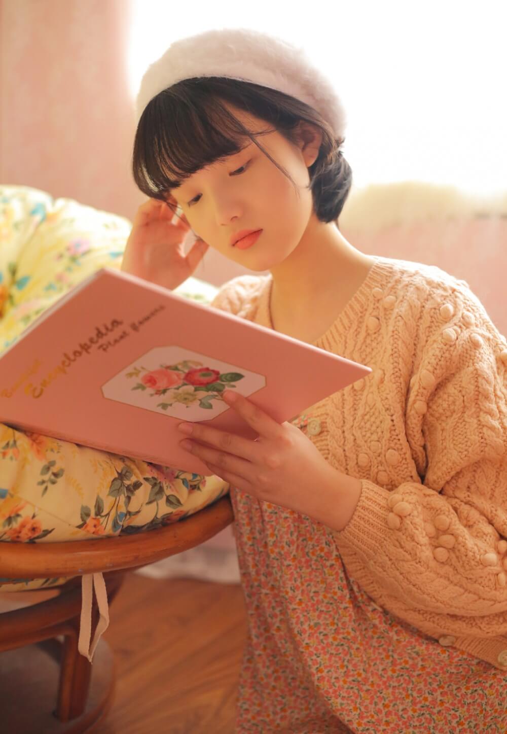 安静甜美小姑娘小清新妆居家写真