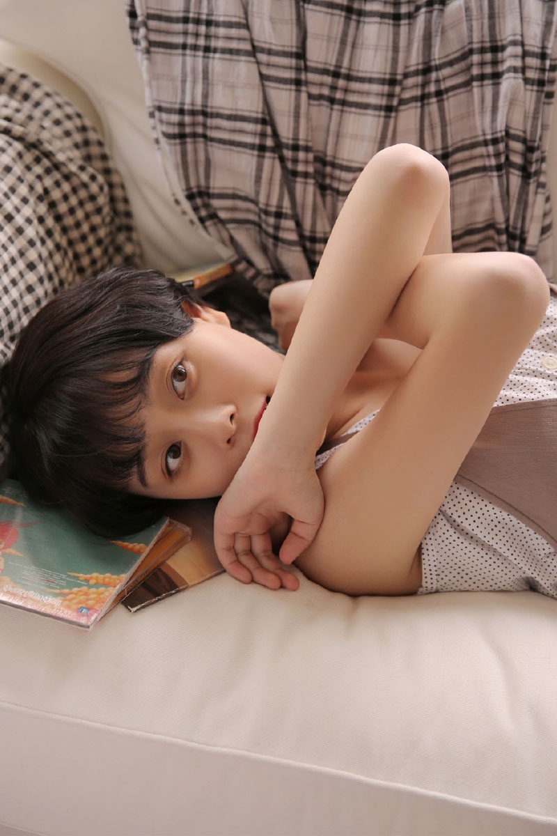 笑容甜美治愈系元气美少女短发清新图片写真