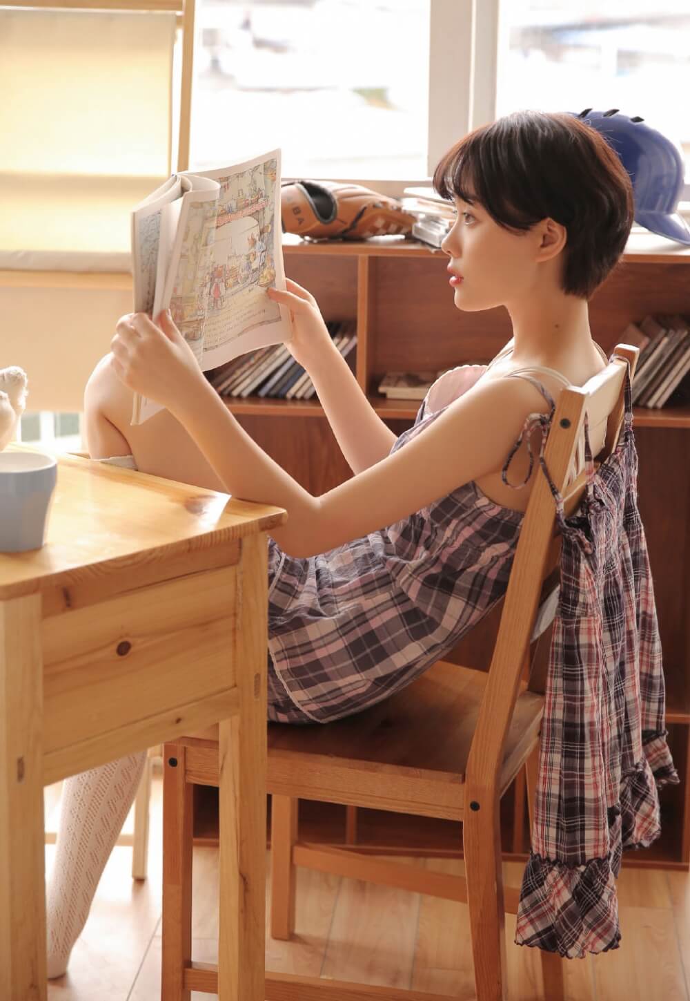 笑容甜美治愈系元气美少女短发清新图片写真