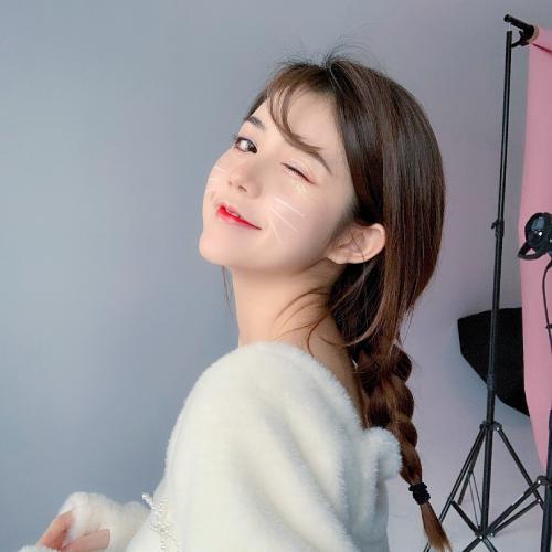 女孩对你有好感的暗示和动作 通过四点识别