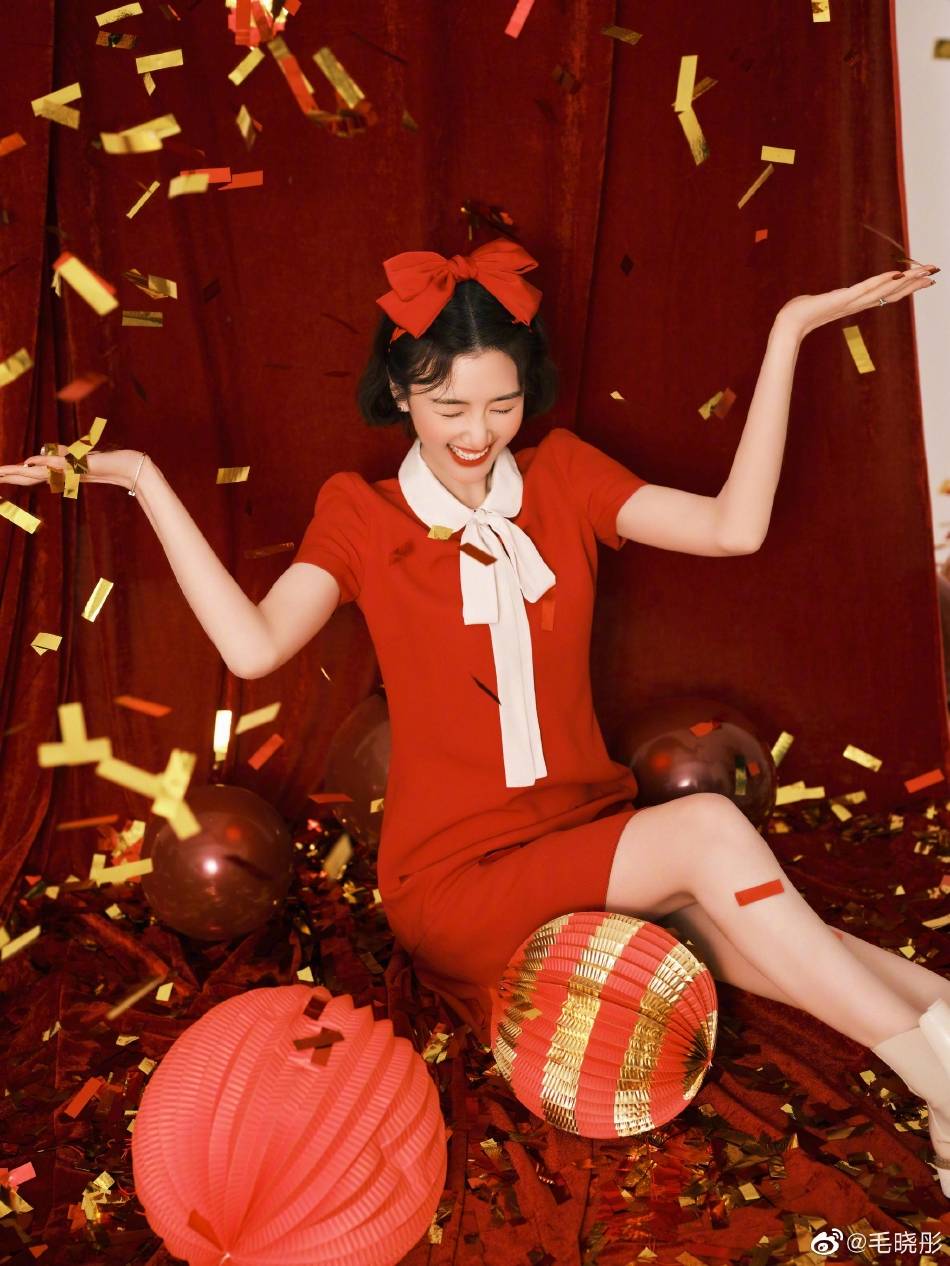 毛晓彤化身红雪公主大秀玉腿!肤白貌美太性感撩人