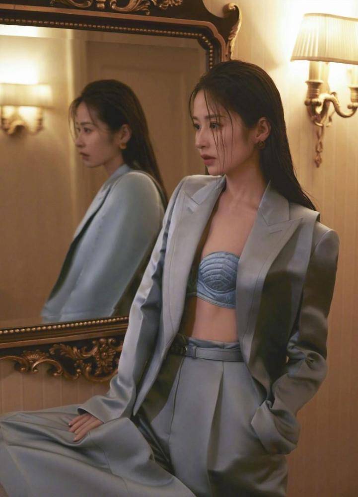 颖儿西装搭配内衣，大胆火辣展现好身材 时尚 第6张