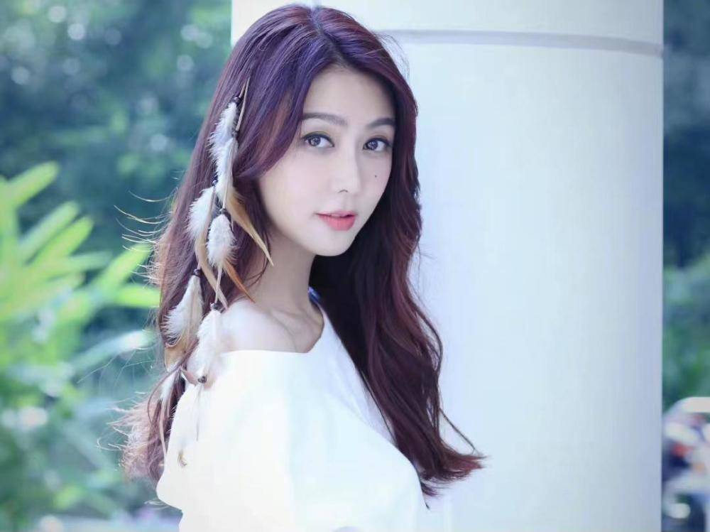 毛晓彤旗袍造型红衣红唇笑容甜美，真是太美了！ 时尚 第9张
