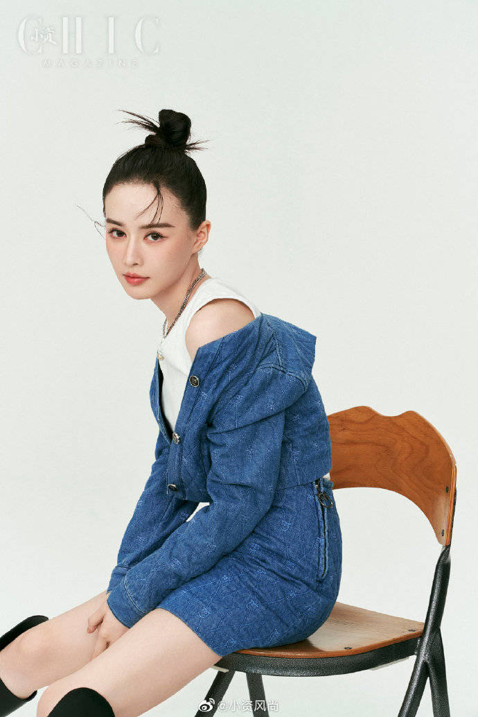 “小昭”云千千杂志美图大秀长腿!魅力十足性感迷人