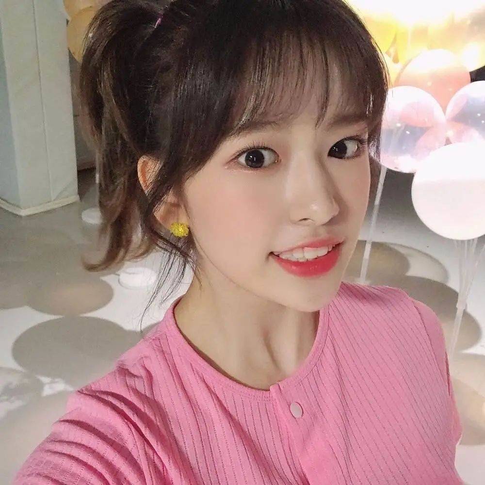 韩国女星安宥真美图粉嫩腮红！穿出了美少女即视感