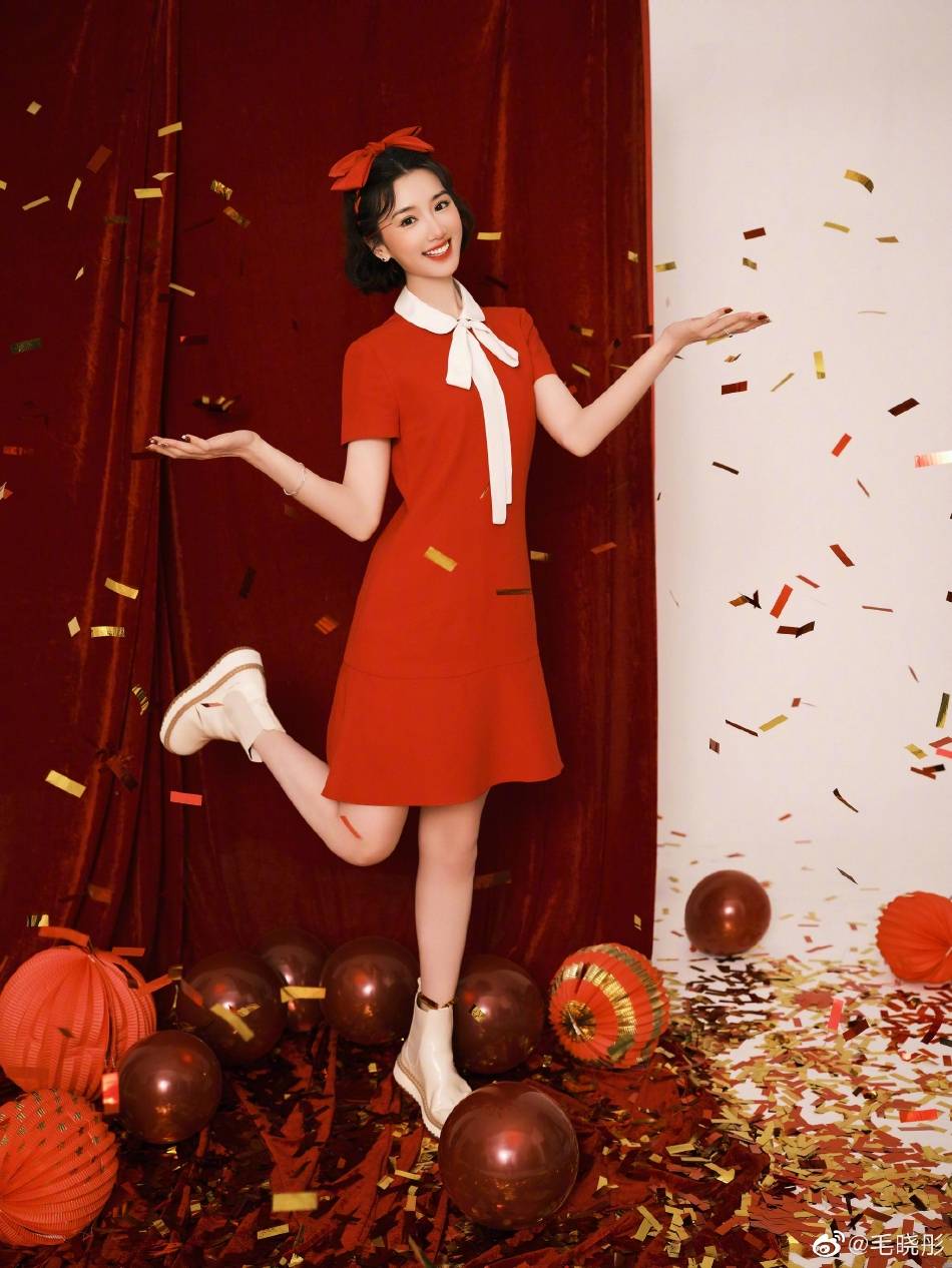 毛晓彤化身红雪公主大秀玉腿!肤白貌美太性感撩人