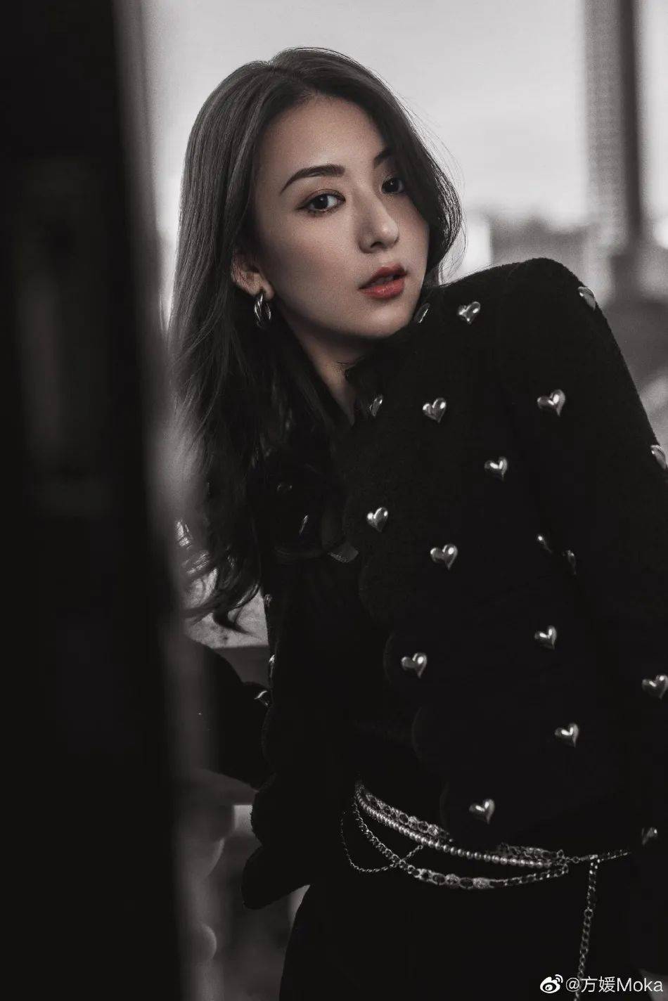 方媛写真大秀美腿!雪肤玉貌太惊艳迷人