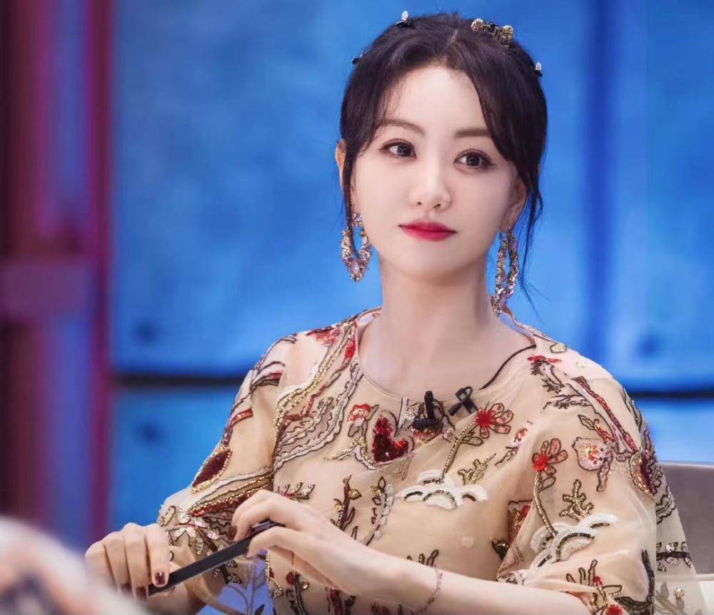 毛晓彤旗袍造型红衣红唇笑容甜美，真是太美了！ 时尚 第6张