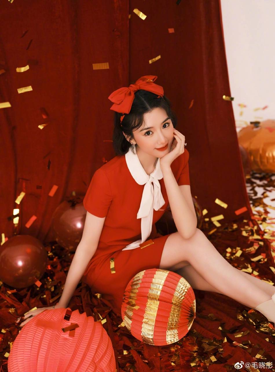 毛晓彤化身红雪公主大秀玉腿!肤白貌美太性感撩人