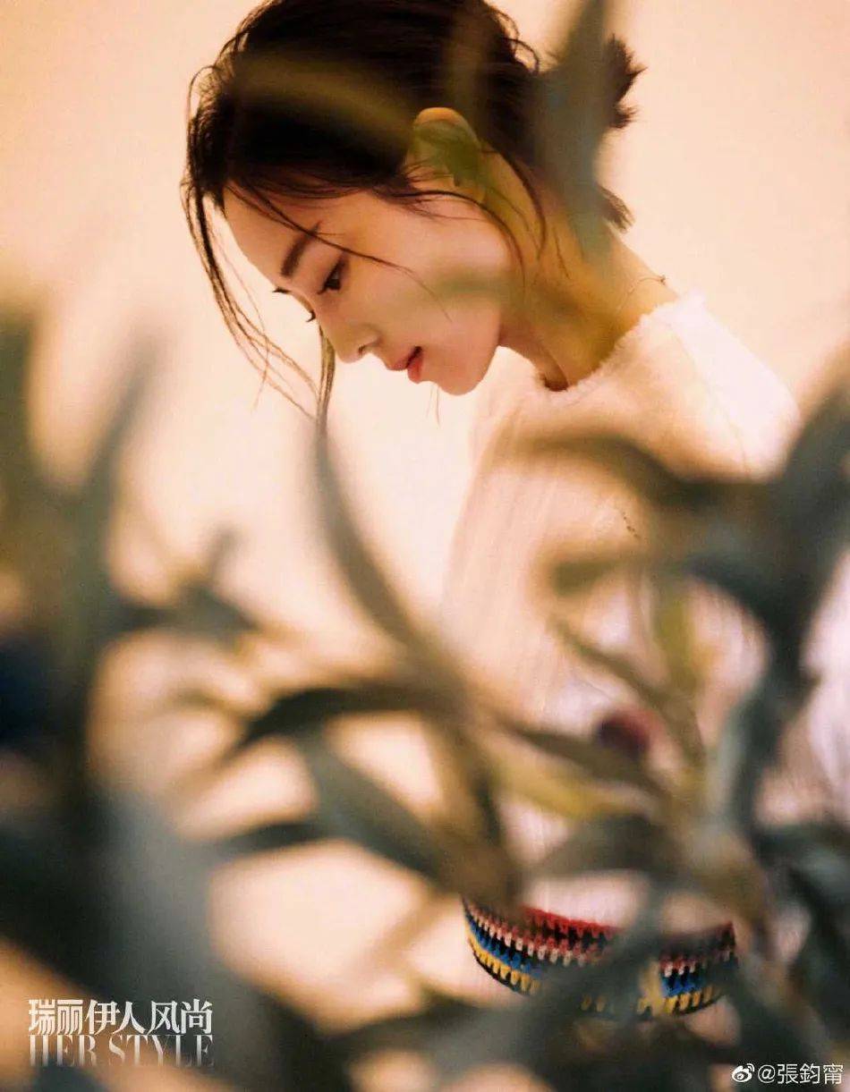 张钧甯春季写真，靓丽多姿太惊艳！