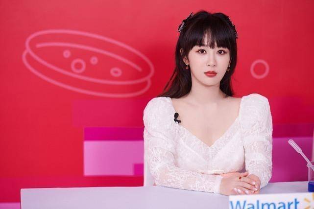 杨紫泡泡袖裙显出清纯少女味,气质太好了