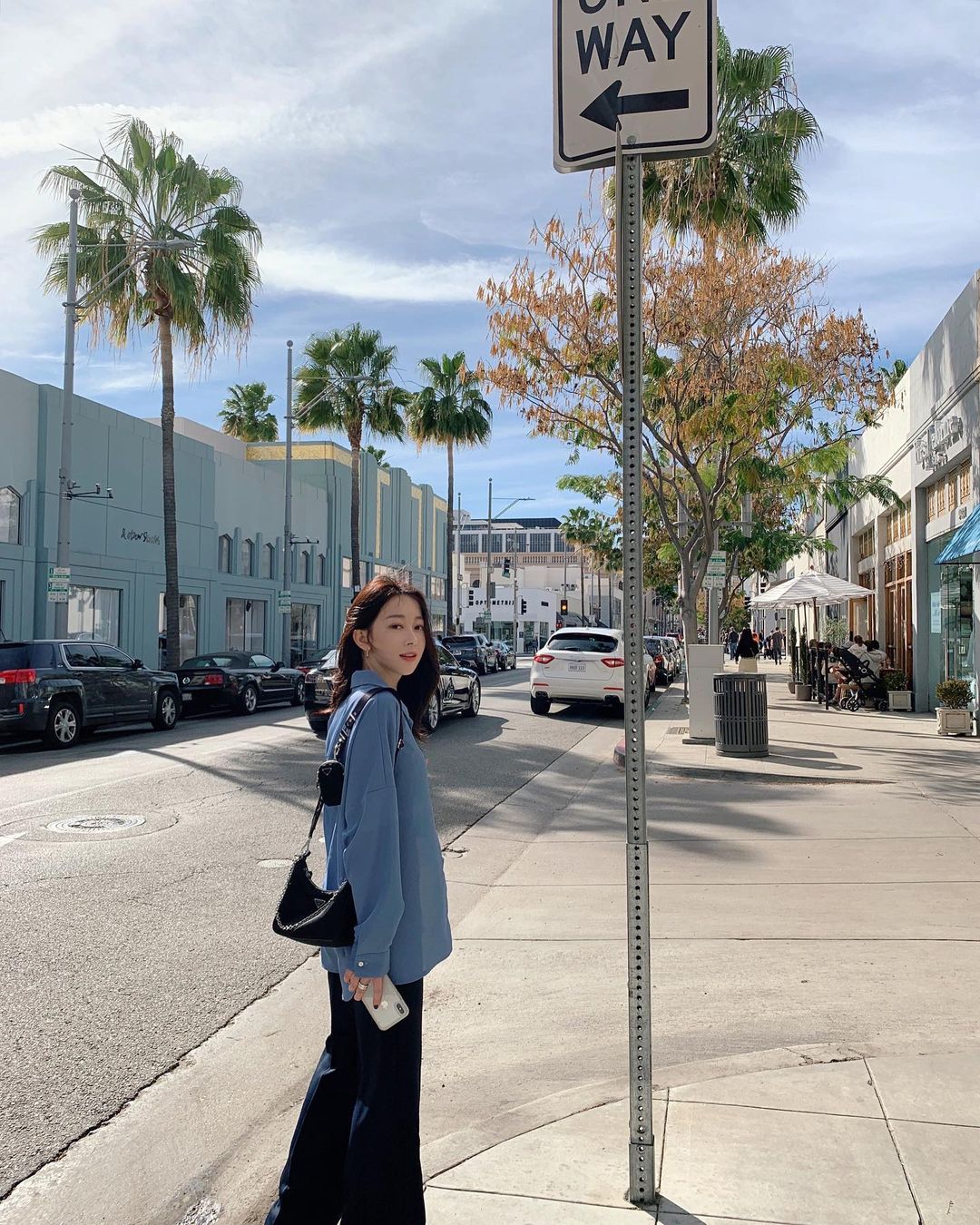 把春天穿上身，韩国女生都穿浅蓝、苹果绿色单品上街了